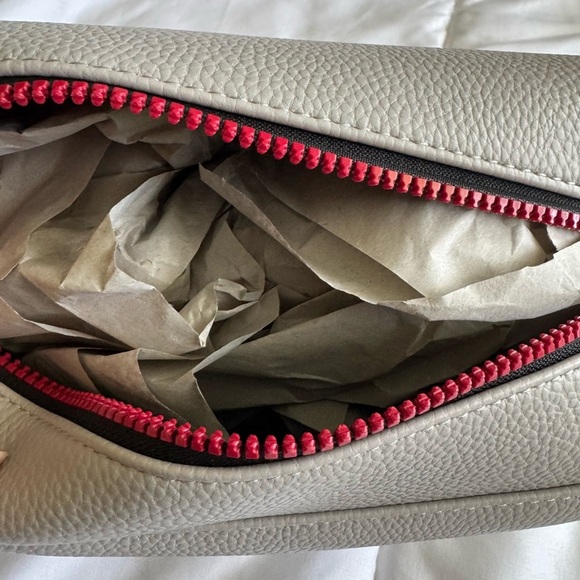 True Religion Toiletry Bag Men's
Grey /Red Quadry Horseshoe Logo... - Picture 7 of 8